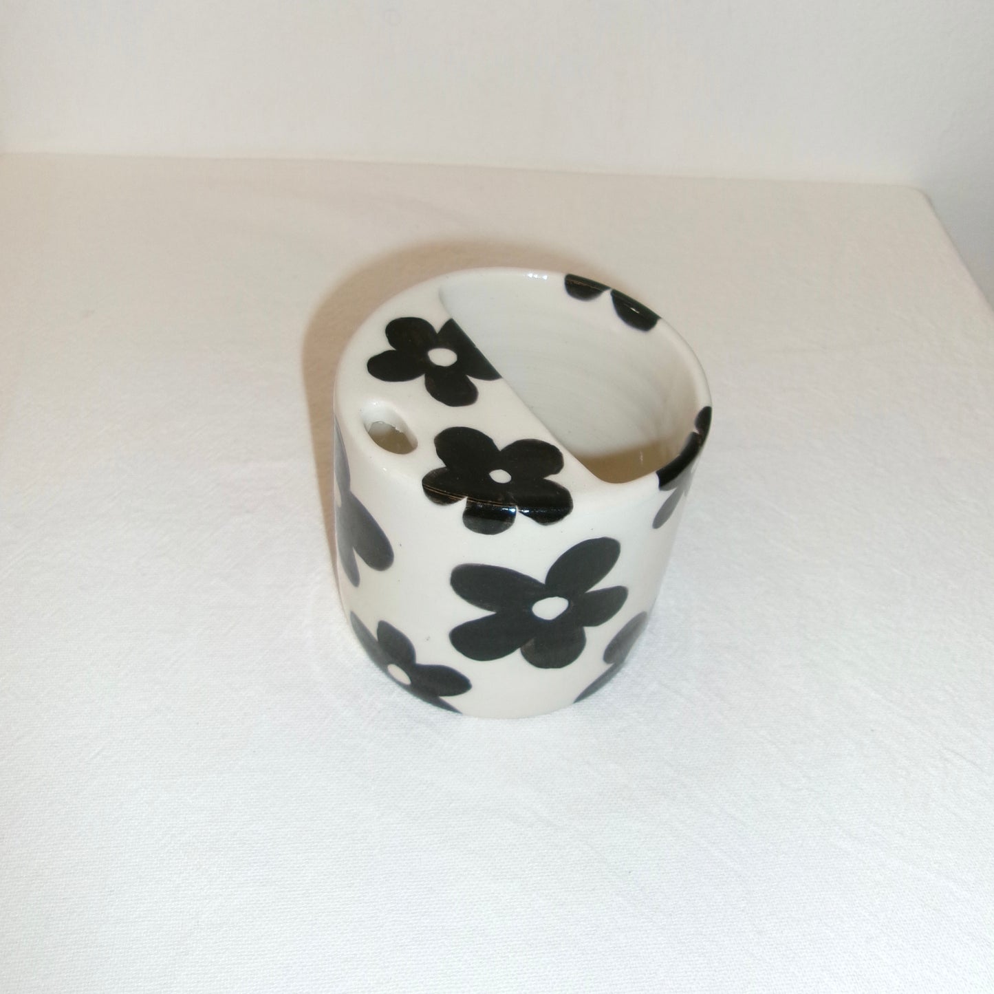 Black Groovy Flower Keep Cup